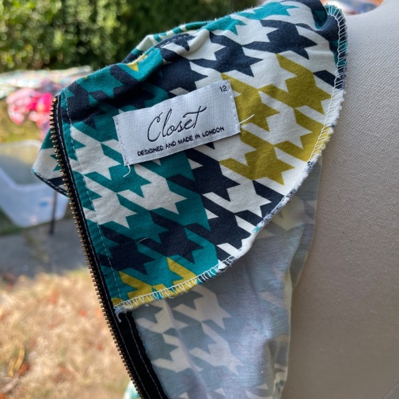 Patterned Dress with Pockets - Picture 4 of 7